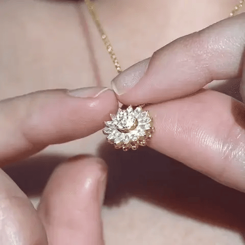 Collar Girasol Giratorio 🌻 | Baño en Oro + Estuche Premium Gratis ✨